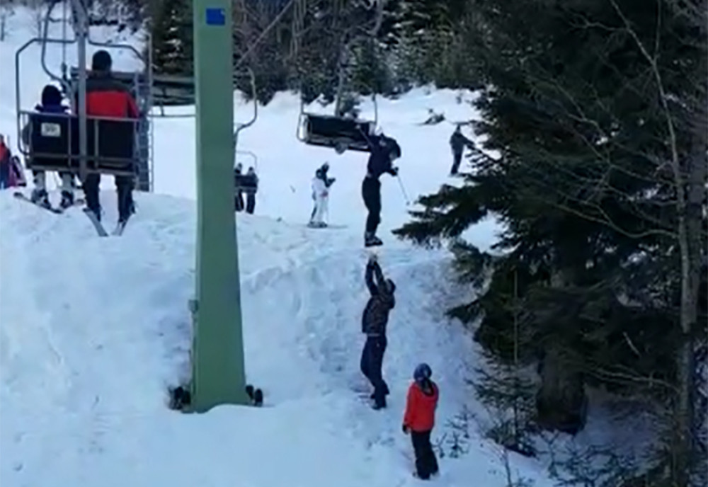 Horor u Bosni, dete htelo da skoči sa žičare, pa se obesilo o kapuljaču (VIDEO)