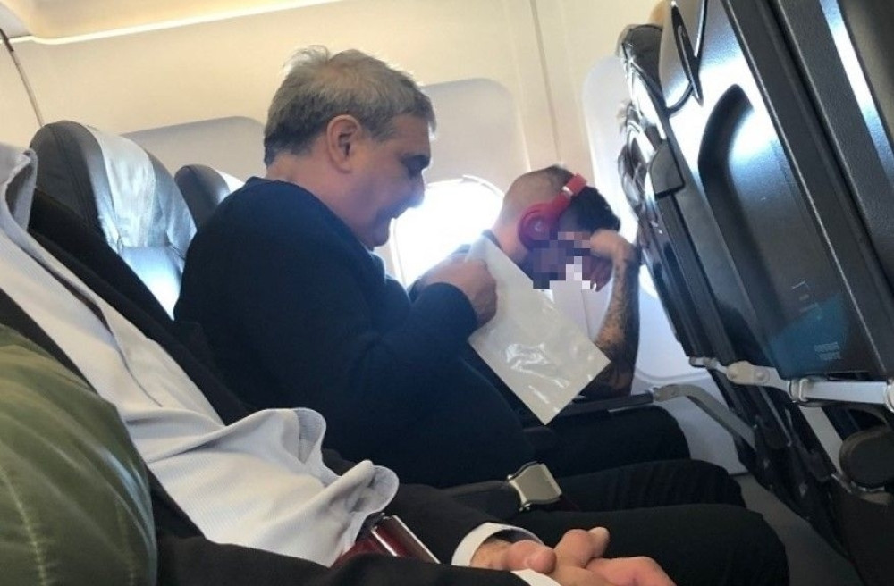 Ljuba Aličić u avionu uradio NEŠTO ODVRATNO! Putnicima se zgadio život! (FOTO)