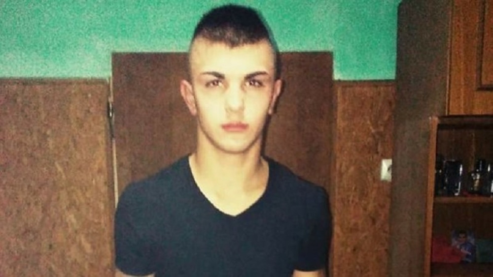 Gojko (20) je bio na žurki, pa kući krenuo pešice jer nije imao para za taksi. Njegovo telo su ujutru našli pored puta u lokvi krvi (FOTO)