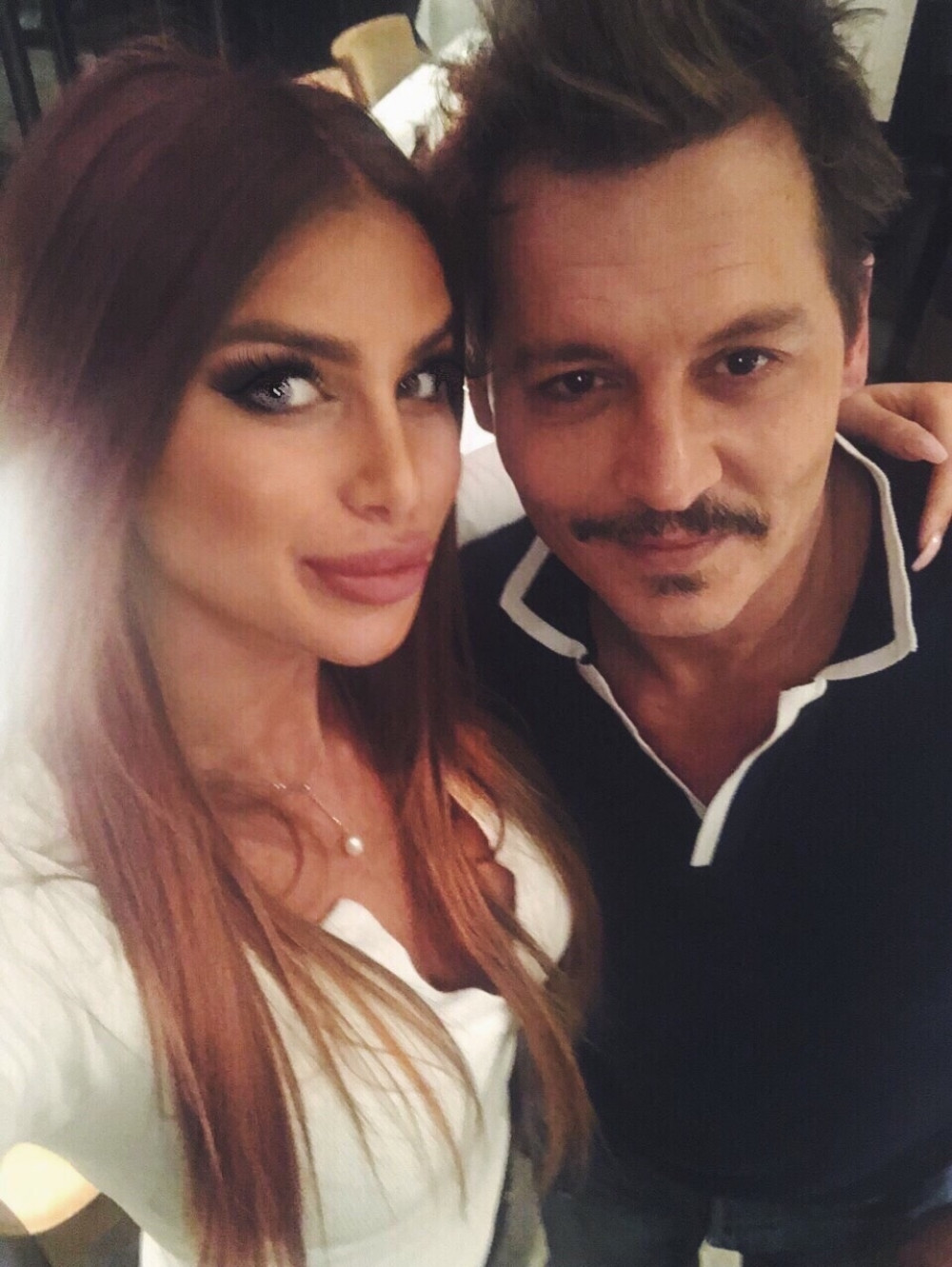 Džoni Dep odlepio za atraktivnom Srpkinjom! Sa njom je odmah uradio OVO! (FOTO)