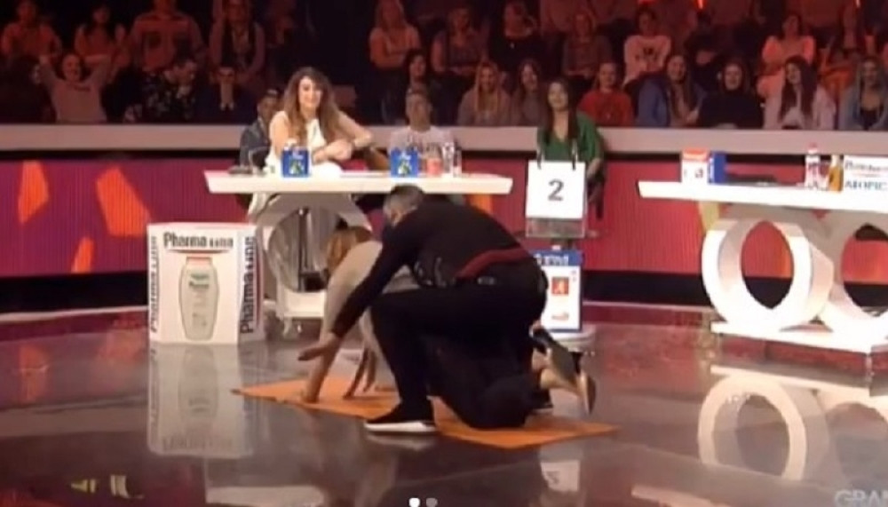 Jahanje na Grandovoj sceni! Popović simulirao seks sa Anom Bekutom! (VIDEO)