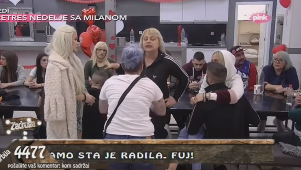 "Ti si ZLO, teraš svoju ćerku da vređa ljude! Spavala je na AUTOBUSKOJ STANICI zbog tebe!" (VIDEO)