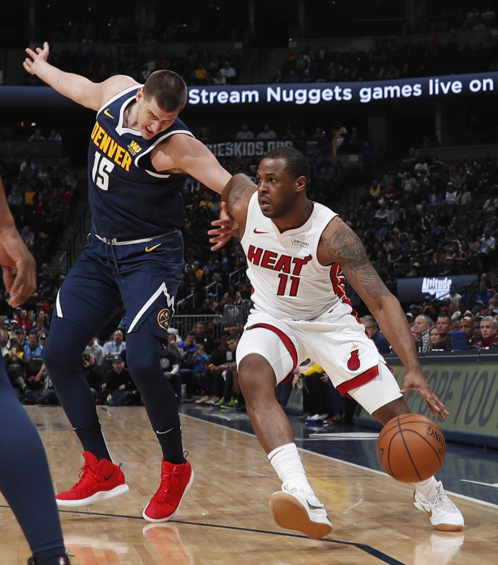 Vukli ga, udarali, podmetali mu nogu, ali ga nisu slomili! Jokić RAZBIO Majami! (VIDEO)