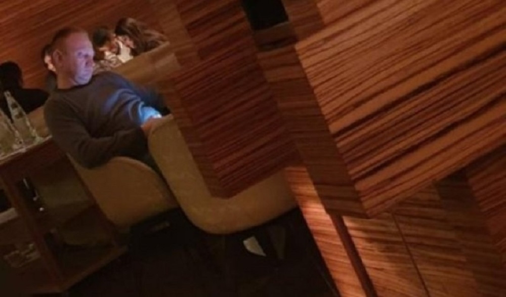 Pravi nove biznis dilove u jednom od najluksuznijih restorana na svetu! Ne mari za narod koji zamajava subotom! (FOTO)