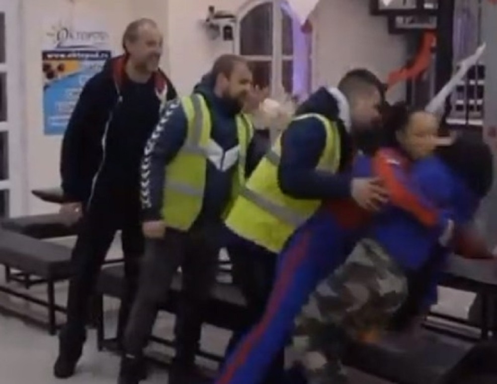 Krunićka KAŽNJENA, još više se razbesnela: "ZAPALITE MU SVE"! Obezbeđenje moralo da reaguje!