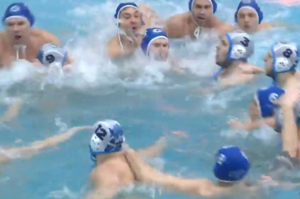 Brutalna tuča ruskih vaterpolista u bazenu! Nije se znalo KO KOGA UDARA! (VIDEO)