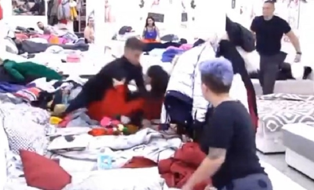 Tuča Davida i Ane! Obezbeđenje uletelo i Dragojevića momentalno izvuklo napolje (VIDEO)