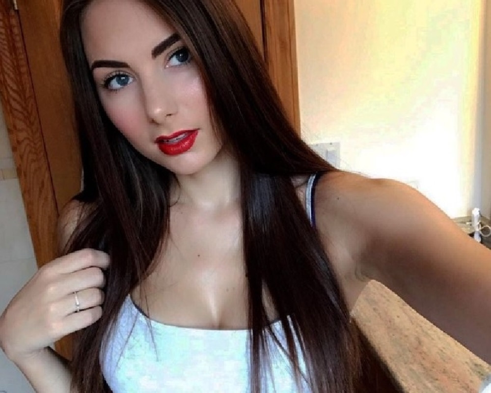 Karolina je dobila RAK sa 18 godina, a uzrok je ono što sve žene rade barem jednom mesečno!