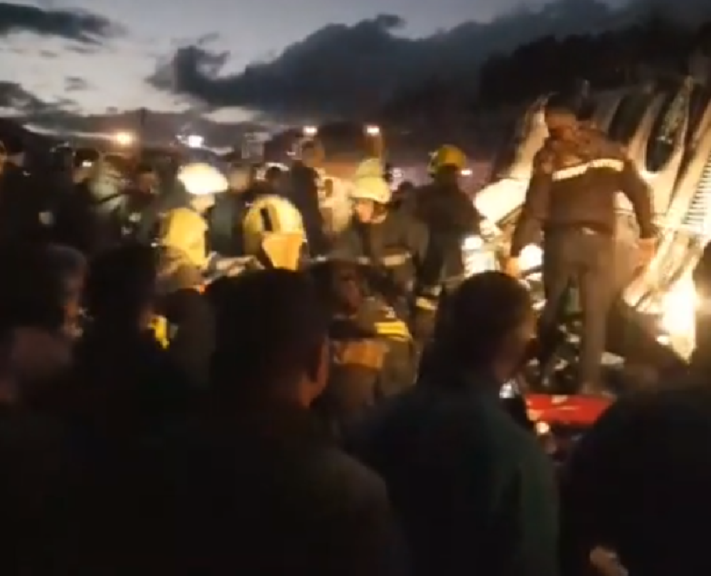 Autobus se prevrnuo na krov, raste broj žrtava! Među povređenima trudnica! (VIDEO)