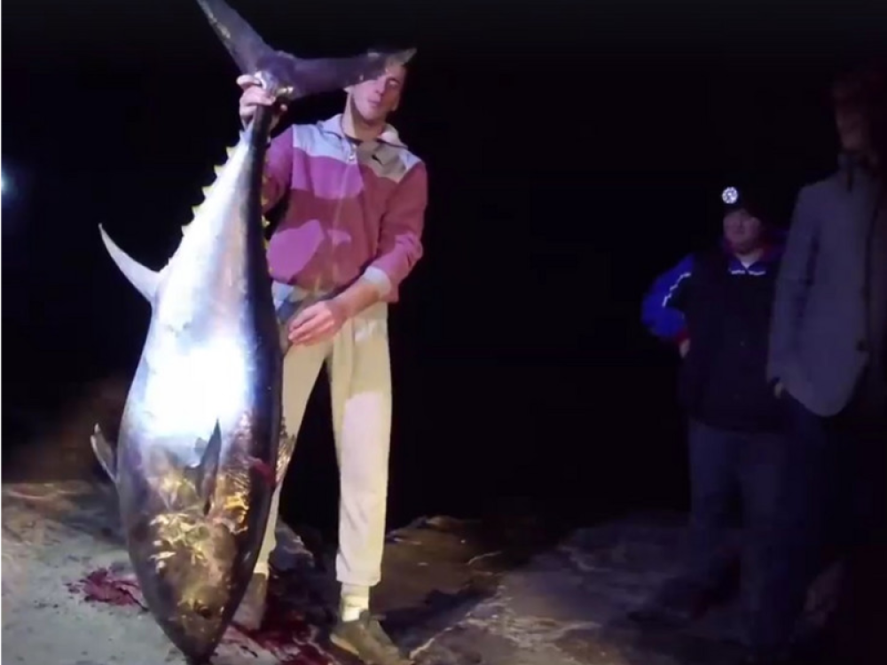 Dalibor iz Jadrana izvadio MORSKU NEMAN, posle 40 minuta borbe jedva je stajao na nogama! (VIDEO)