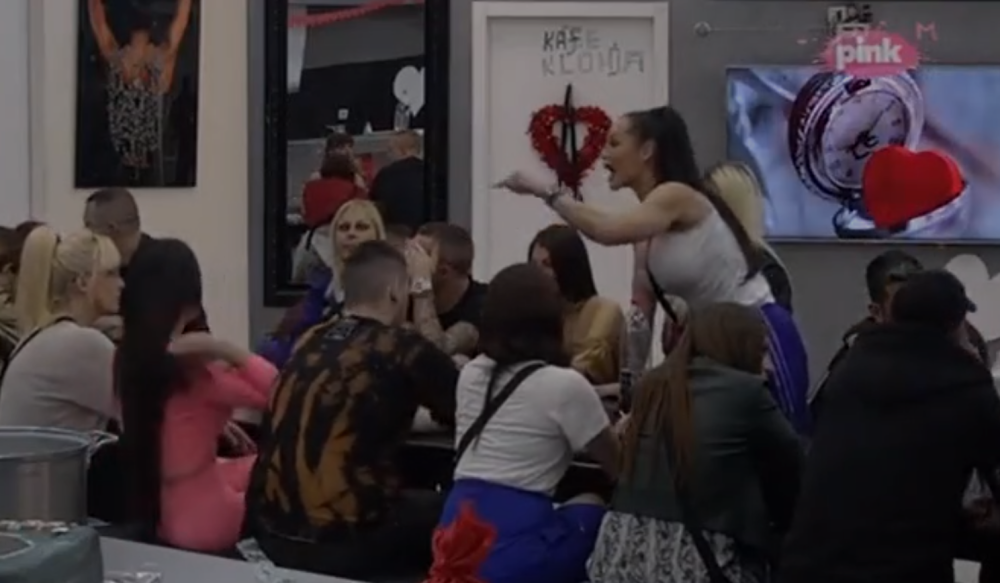 Brutalan sukob zadrugara: P*čka li ti materina, RASPORIĆU te nožem! (VIDEO)