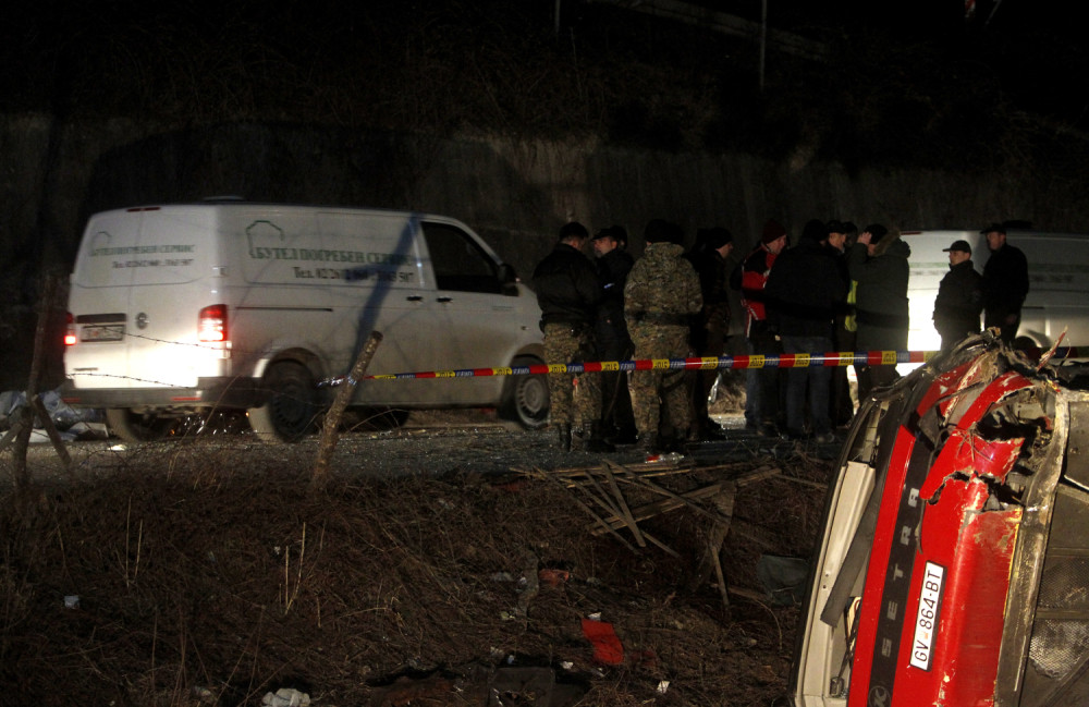 Jezivi krici prolamali se iz AUTOBUSA SMRTI, roditelji izvlačili krvavu decu iz olupine! (FOTO, VIDEO)