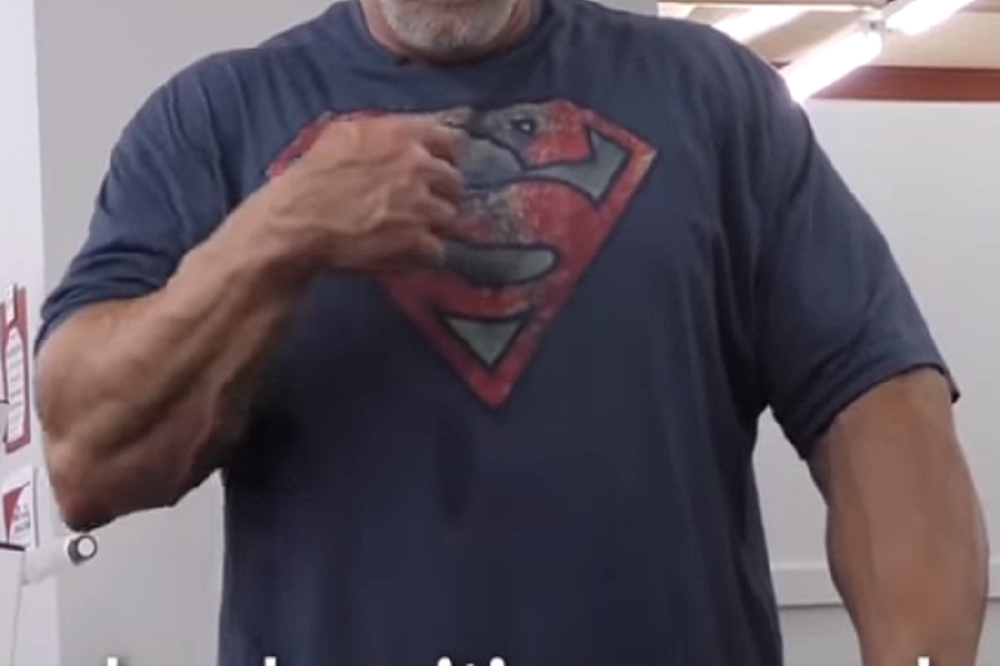 Penzionisao se još pre 30 godina, onda se vratio i sada KOMADA PROTIVNIKE (VIDEO)