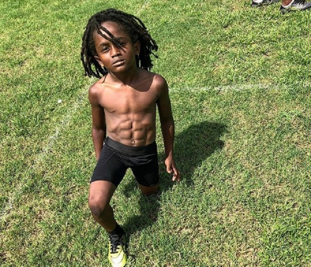 Imamo novog Bolta! Ima samo 7 godina, trbušnjake bodibildera, BRZ JE KAO MUNJA, a najveći fan mu je Lebron Džejms! (VIDEO)