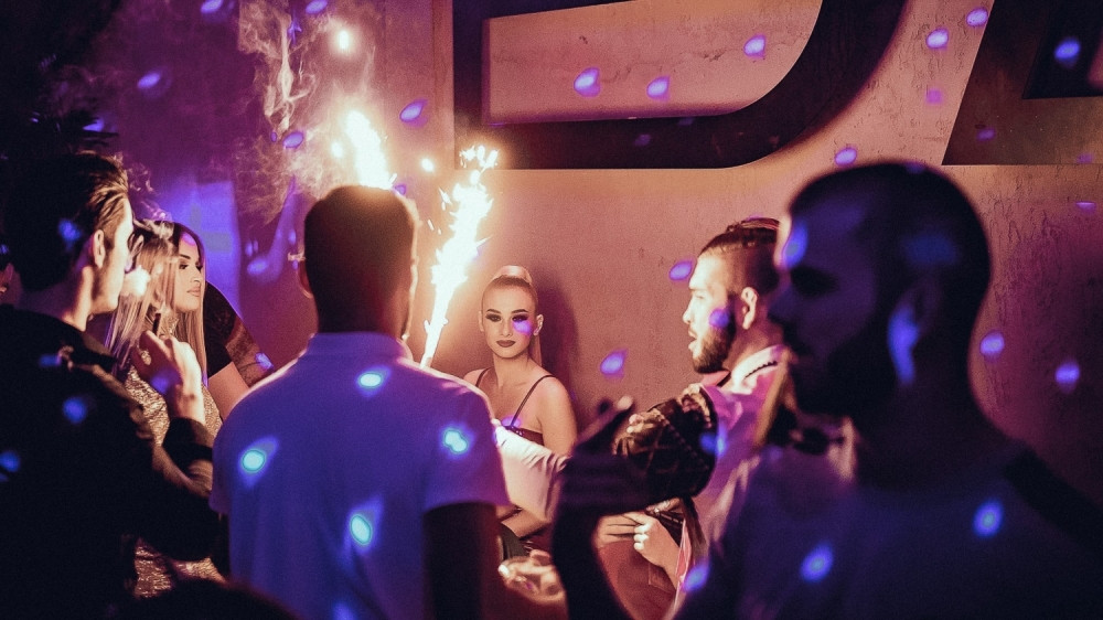 LUDILO U KLUBU THE BANK I ROĐENDAN naše poznate pevačice!