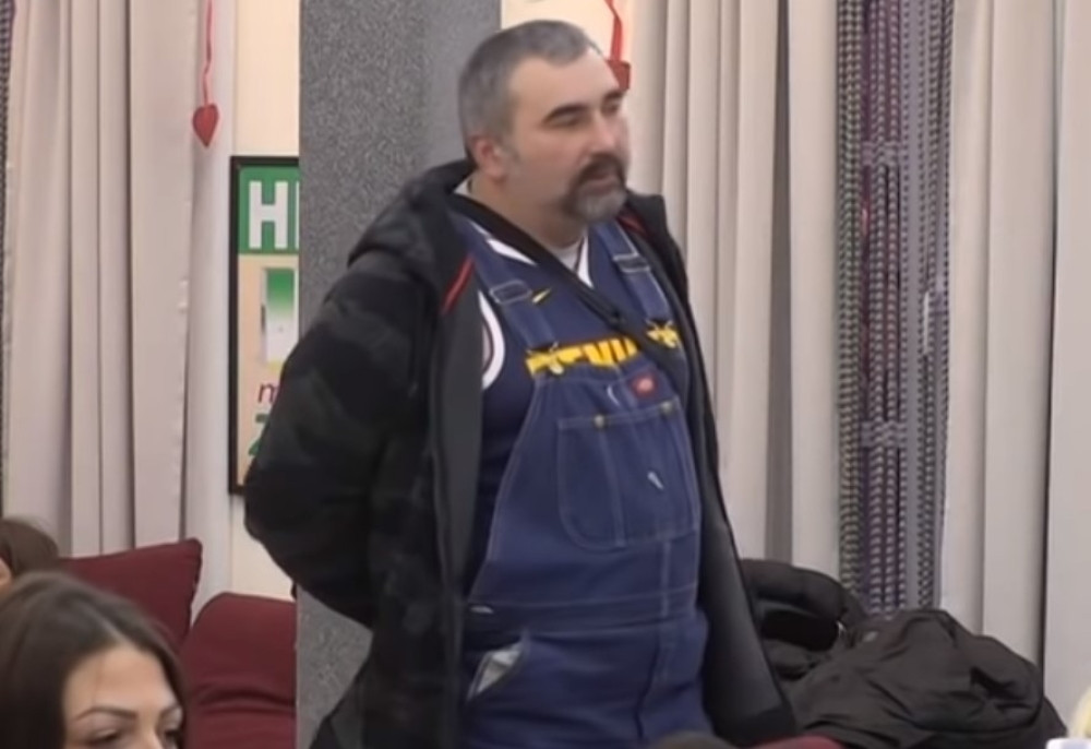 Miki Đuričić sakrio telefon u Zadruzi! Ova fotka ga je ODALA! (FOTO)