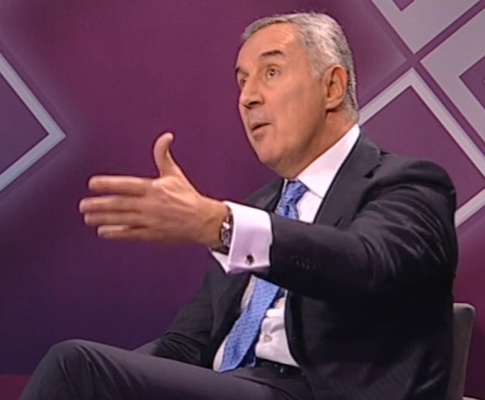 "Kako Milo može lažima da odbrani sebe od izveštaja koji nisu pisali "večiti neprijatelji" njegovog trona - Srbi i Rusi - već Amerikanci"