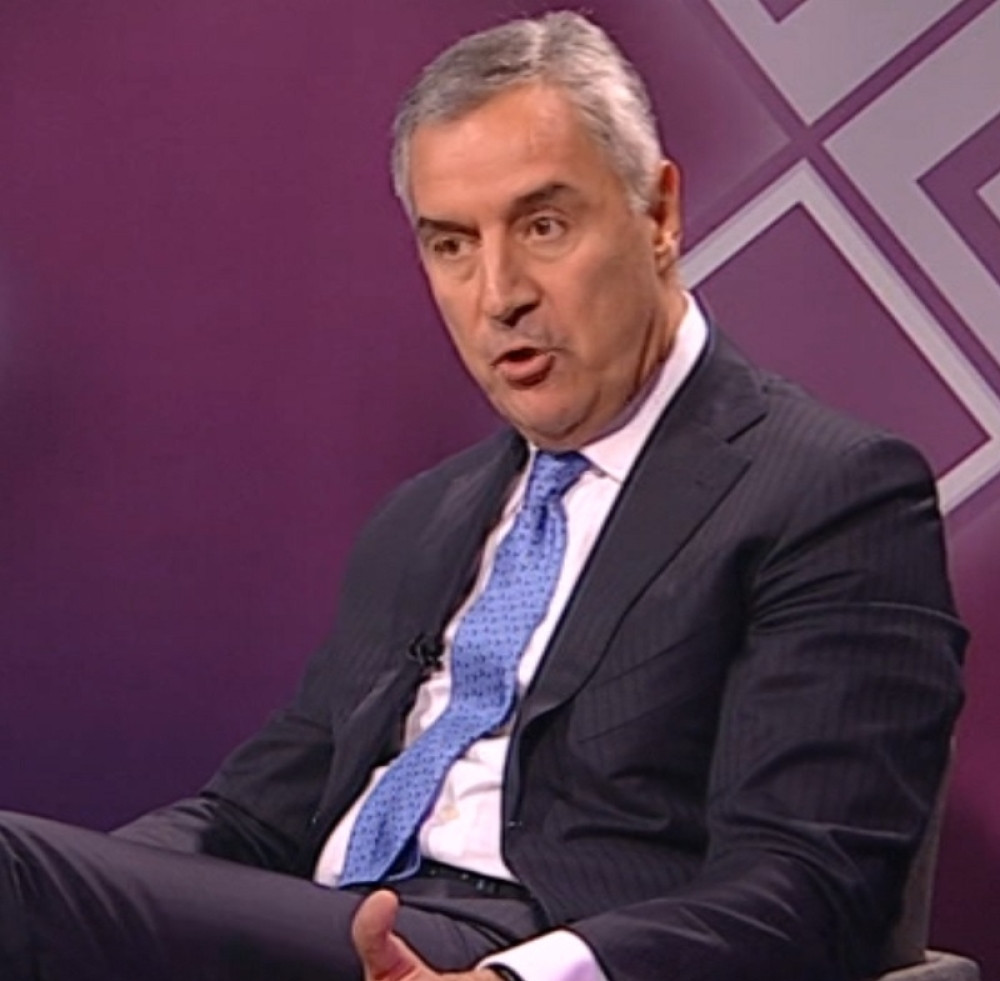 Milo pokušava da se dokopa RUKE SVETOG JOVANA KRSTITELJA!