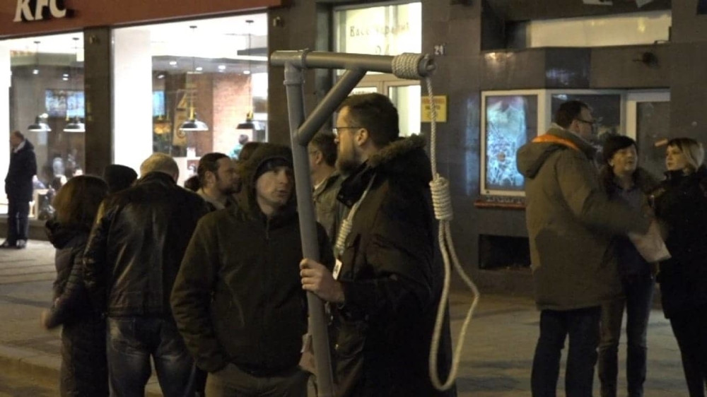 Nemaju obraz! Đilasovci Beogradom ponovo nose VEŠALA, a narodu nude bolje sutra (FOTO)