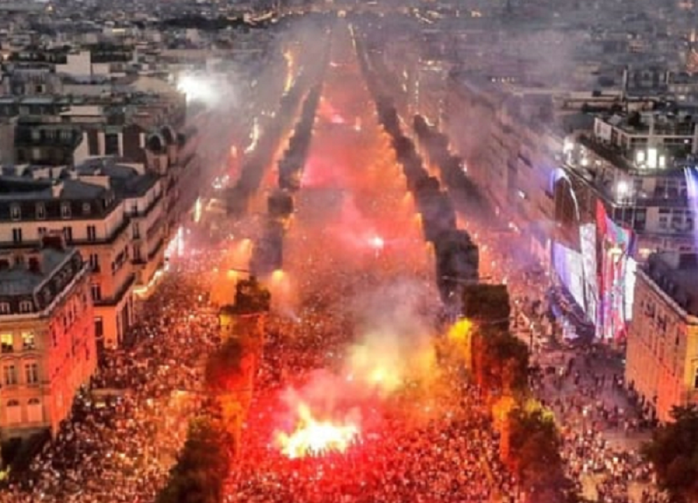 Fotografija sa sinoćnjeg protesta krije mračnu pozadinu koje će se postideti svaki građanin naše zemlje (FOTO)