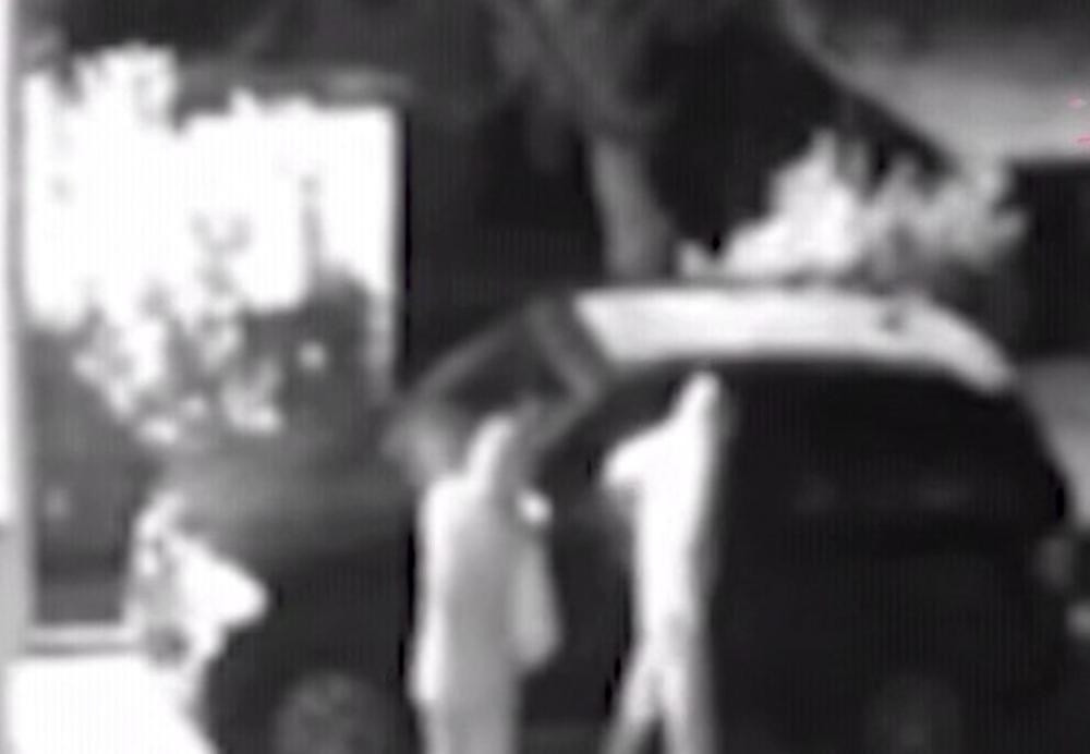 Zapalili džip ispred kuće, uništena još dva vozila! (FOTO)