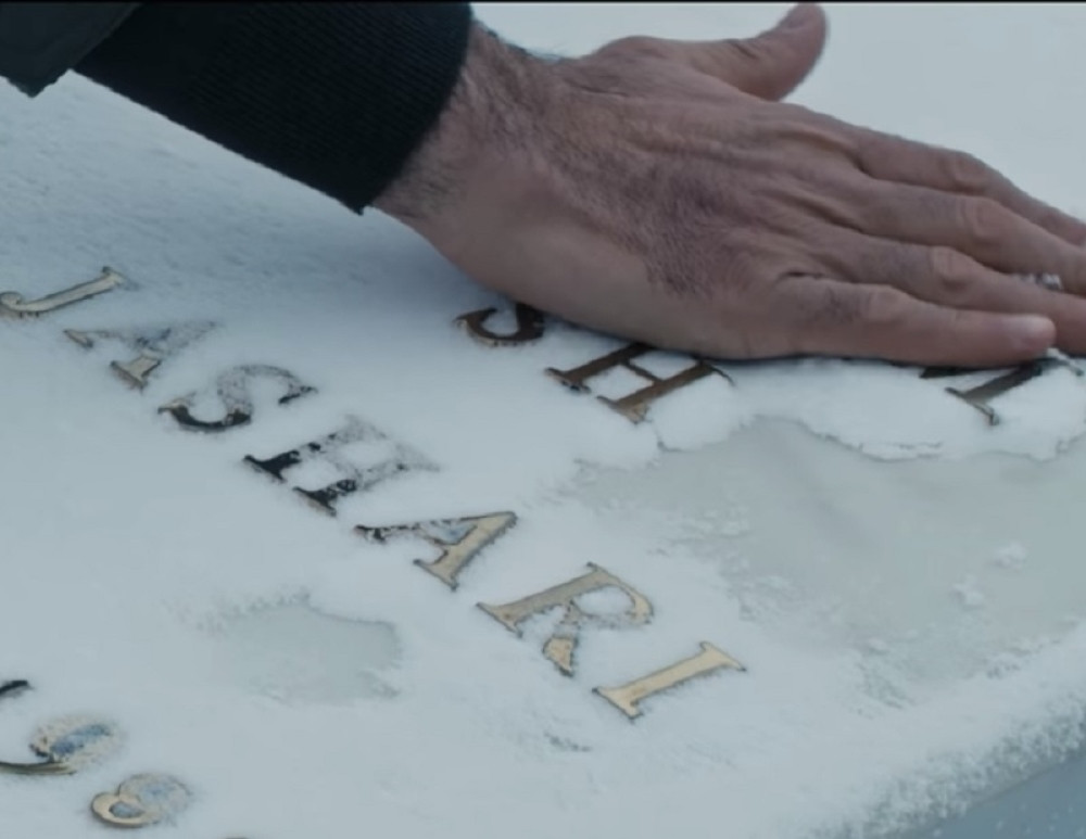 Šiptarčina plakala na grobu zlikovca Jašarija, veličao golove Džake i Šaćirija Srbiji... PET MINUTA SUROVE ODVRATNOSTI (VIDEO)