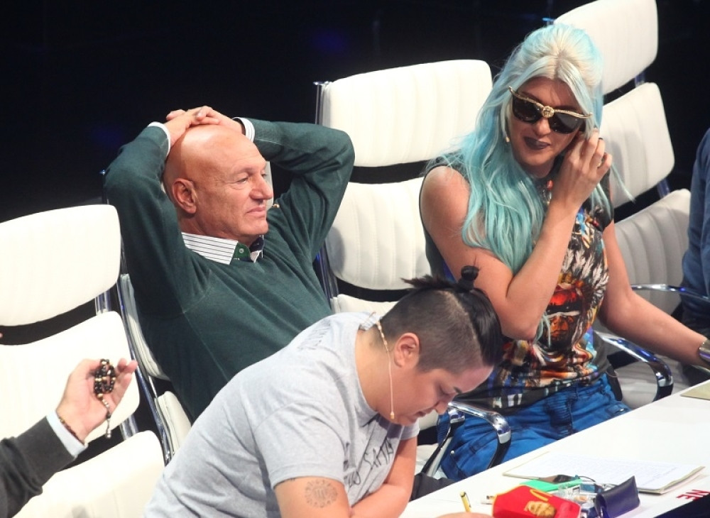 Danima tugovala za Šabanom, a onda se Karleuša NIJE POJAVILA na kraljevoj sahrani! Ovo je PRAVI RAZLOG!