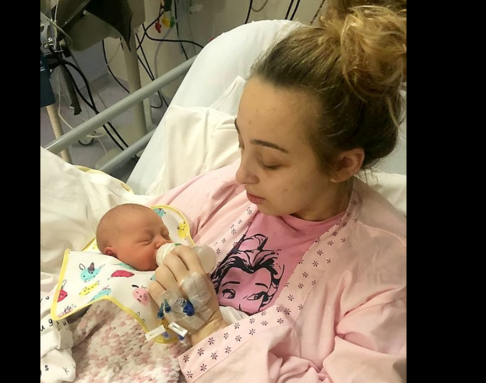 Devojčica je imala užasnu glavobolju kada je legla da spava, probudila se posle četiri dana, a onda su joj rekli da je RODILA ĆERKU!