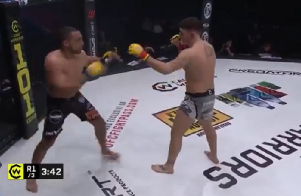 Noga mu nakon udarca OTIŠLA UNAZAD - jauknuo u agoniji (VIDEO)