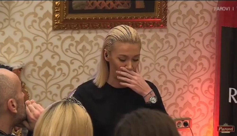 Voditeljka "Parova" nije mogla da izusti ni reč zbog tragedije! A onda su svi ustali i učinili ovo za kralja narodne muzike! (VIDEO)