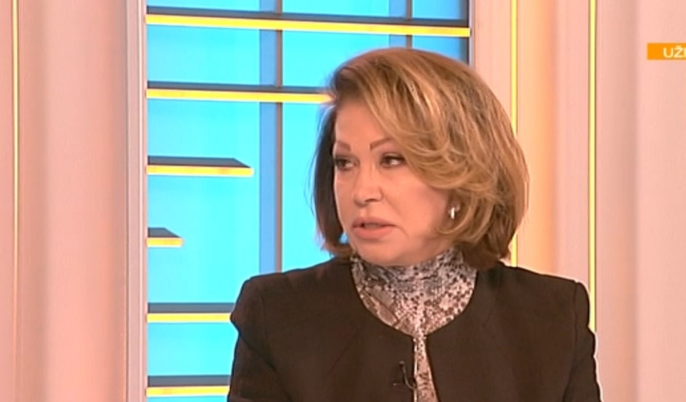 Ova slika Nede Ukraden izazvala je lavinu komentara u Srbiji! Smatraju da je sramotno što pevačica kupuje knjige!