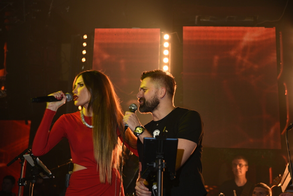 Emina Jahović i Amel Ćurić ponovo u zagrljaju!