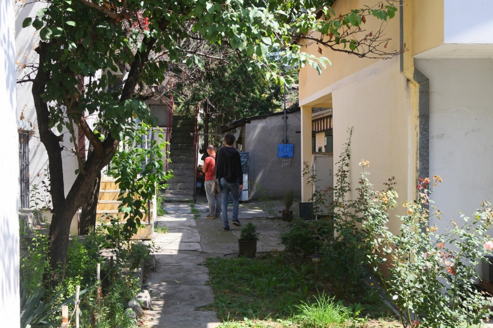 Bračni par je dobio sms, a onda se našao u bizarnoj situaciji "Ja sam vaš stanodavac, useljavam se u zadnje dvorište"