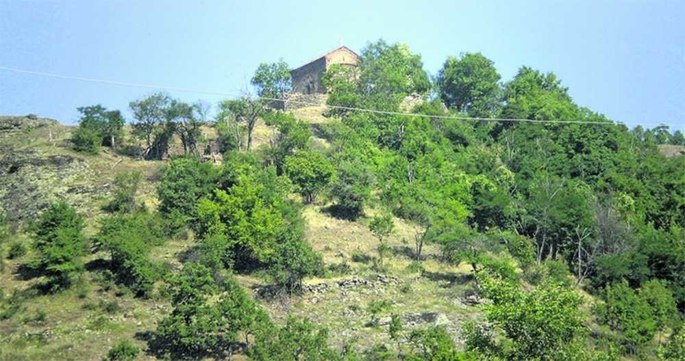 Bogomolja na Vražjem kamenu ukleta za mladence i novorođenčad, ali priča jedne žene nateraće mnoge da je posete (FOTO)