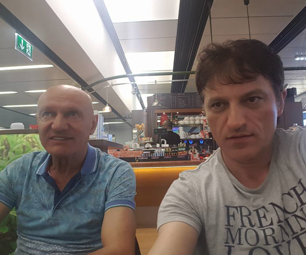 Slobodan Boban Stojadinović prvi put došao i zapalio sveću na grobu svog kuma (FOTO)