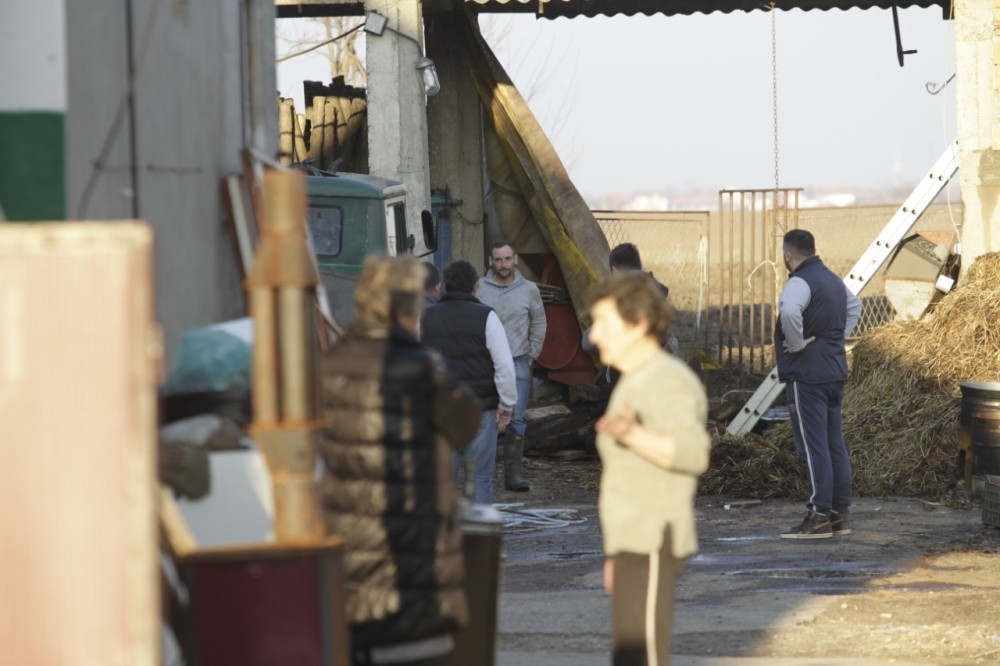 Pavle (9) se igrao sa dečacima kada je buknuo požar! Baka Mira pokušala da ga spasi... Komšije ispričale šta se desilo