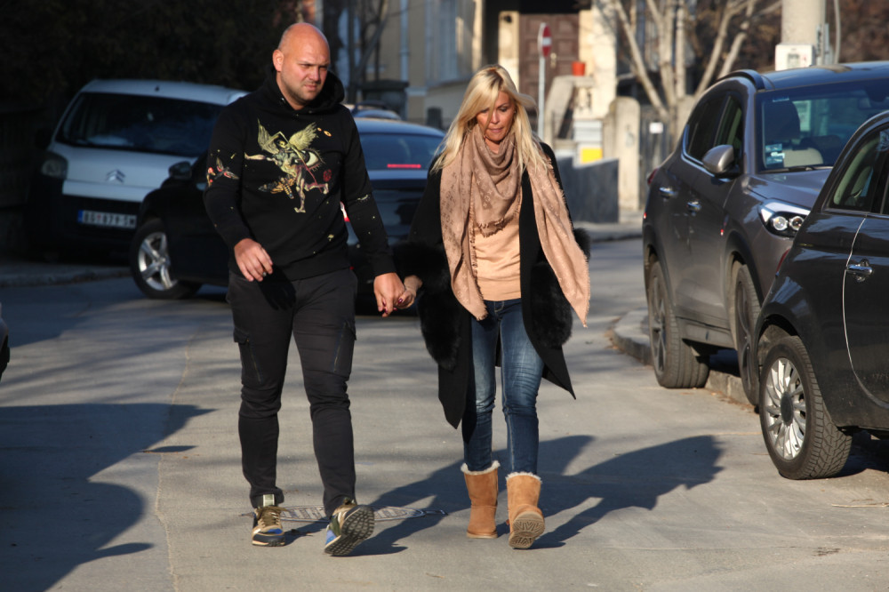 U dom Šaulića stigla Mihajlova verenica! Ona sada vodi računa o Goci, a u RUKAMA NOSI samo OVO! (FOTO)