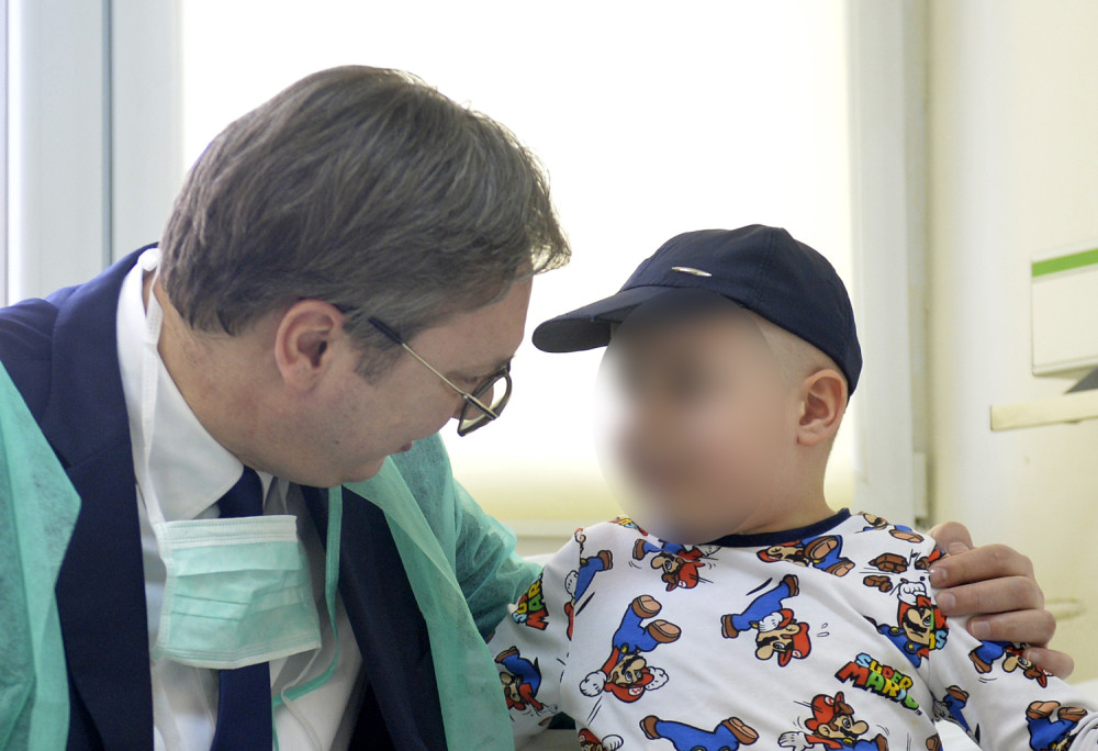 Predsednik Srbije u poseti Institutu za zdravstvenu zaštitu majke i deteta Srbije (FOTO)