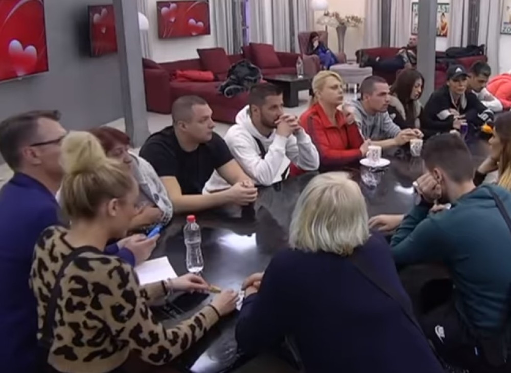 Majka OVE zadrugarke je USPEŠNA POLITIČARKA! (FOTO)