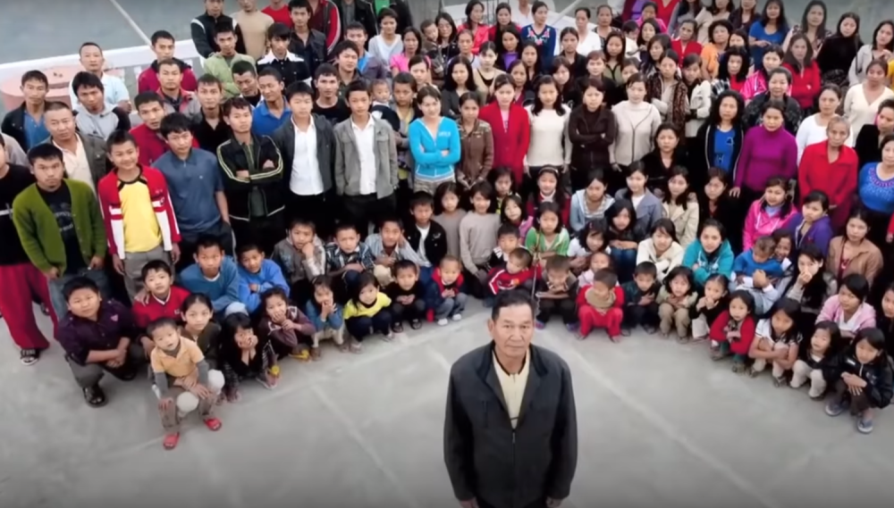 Ima 39 žena, 94 dece i 33 unučadi, glava je najveće porodice na svetu, a devojke se LEPE ZA NJEGA!