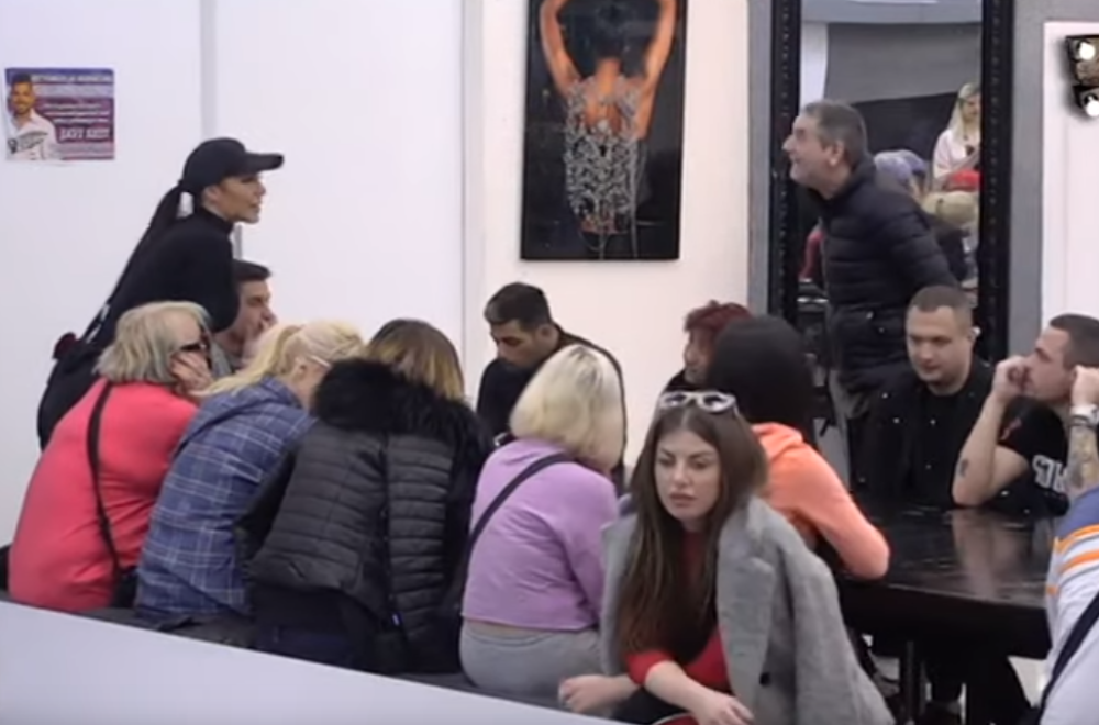 "Napolje, ološu raspali"! Odmah nakog brutalnog razbijanja glave, oglasila se bivša zadrugarka!