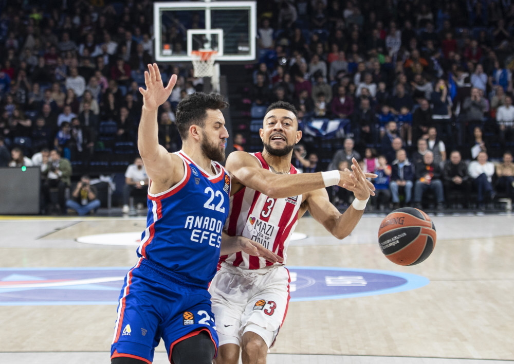 Svi pričaju o neverovatnom potezu srpskog košarkaša! (VIDEO)