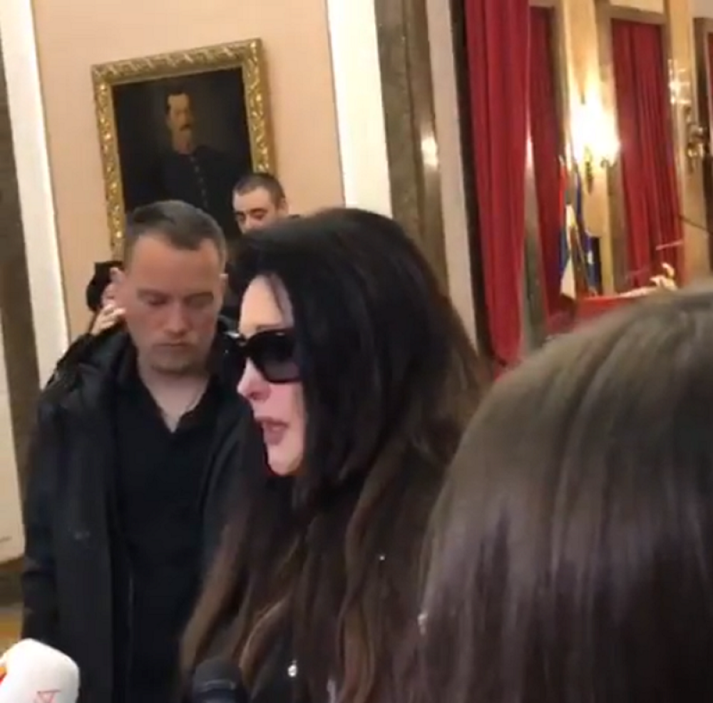 Dragana Mirković uplakana govori o svom dugogodišnjem prijatelju! "Tek danas sam postala svesna da je to istina!" (VIDEO)