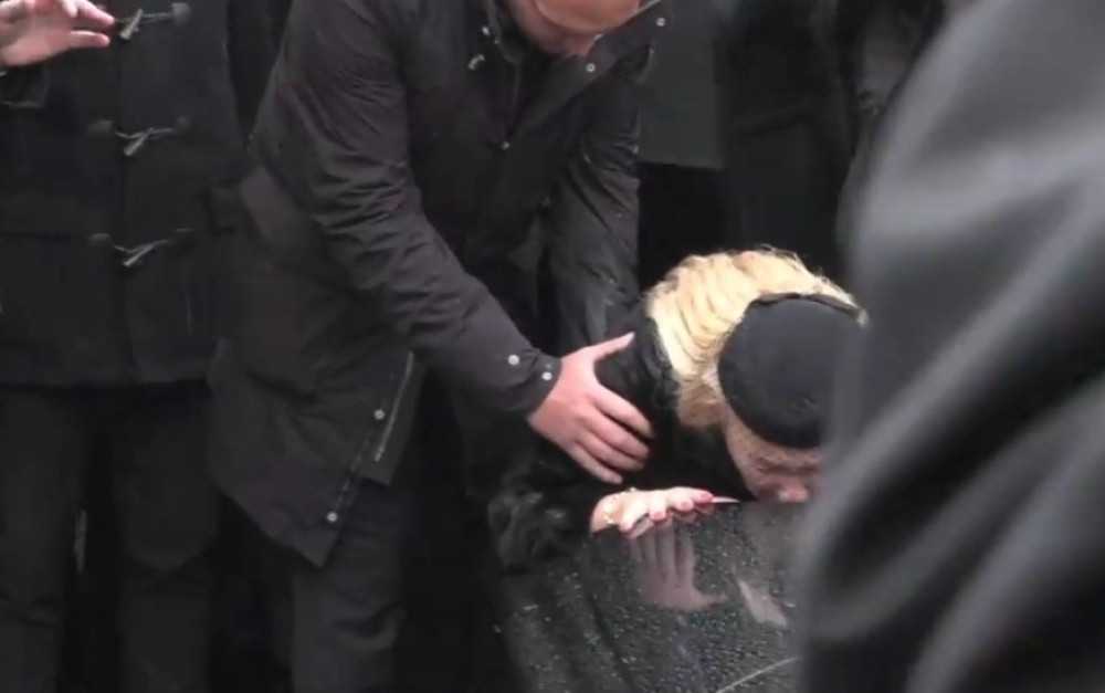 Goca ljubila Šabanov kovčeg i grcala! Uz ove stihove je ispraćen kralj narodne muzike, a evo kome su POSVEĆENI!