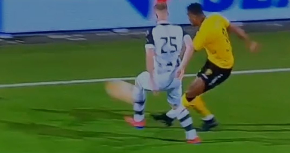 Horor povreda holandskog fudbalera! Utakmica prekinuta, a njemu KARIJERA U PITANJU! (VIDEO)