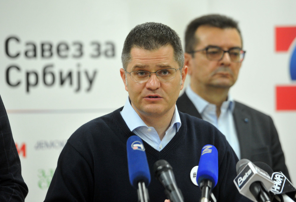 Jeremić nikad jadniji, prvo rušio Beograd, a sada se pravi Englez: Motorna testera? Pa ja to nikad...