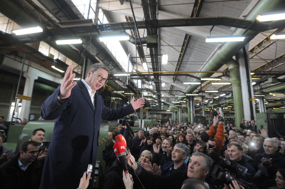 Vučić se zgrozio zbog napada na radnike Gradske čistoće, pa onima koji ga napadaju zapušio usta jednom zasvagda!