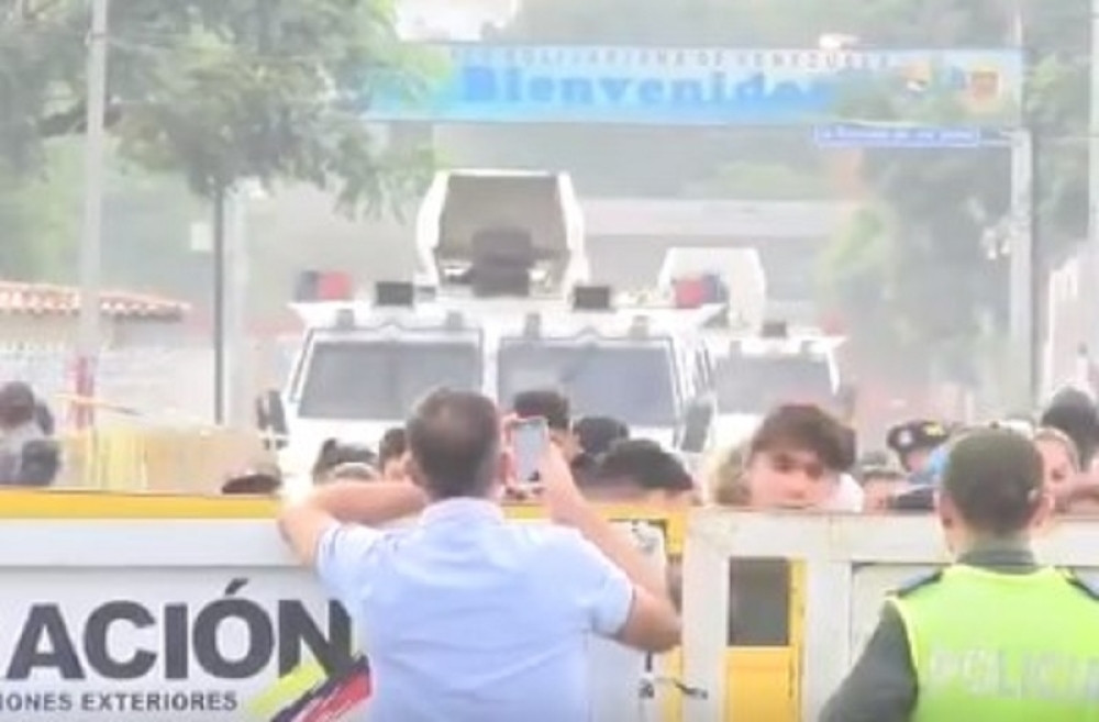 Oklopno vozilo uletelo u gomilu ljudi u Venecueli, nekoliko teže povređenih (UZNEMIRUJUĆ VIDEO)