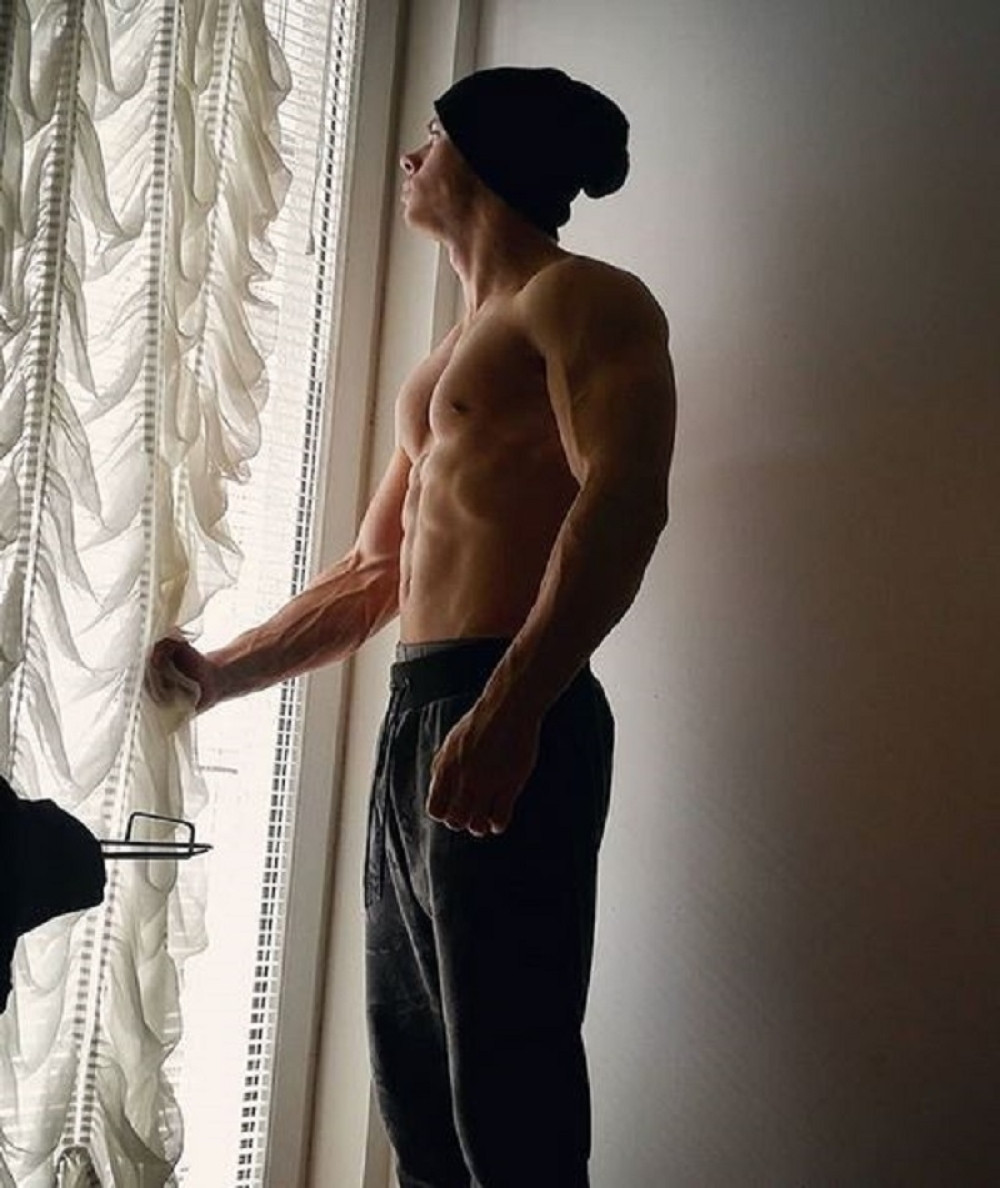 Miljenik žena na mestu zločina: Pop zvezda ponovo u centru pažnje!