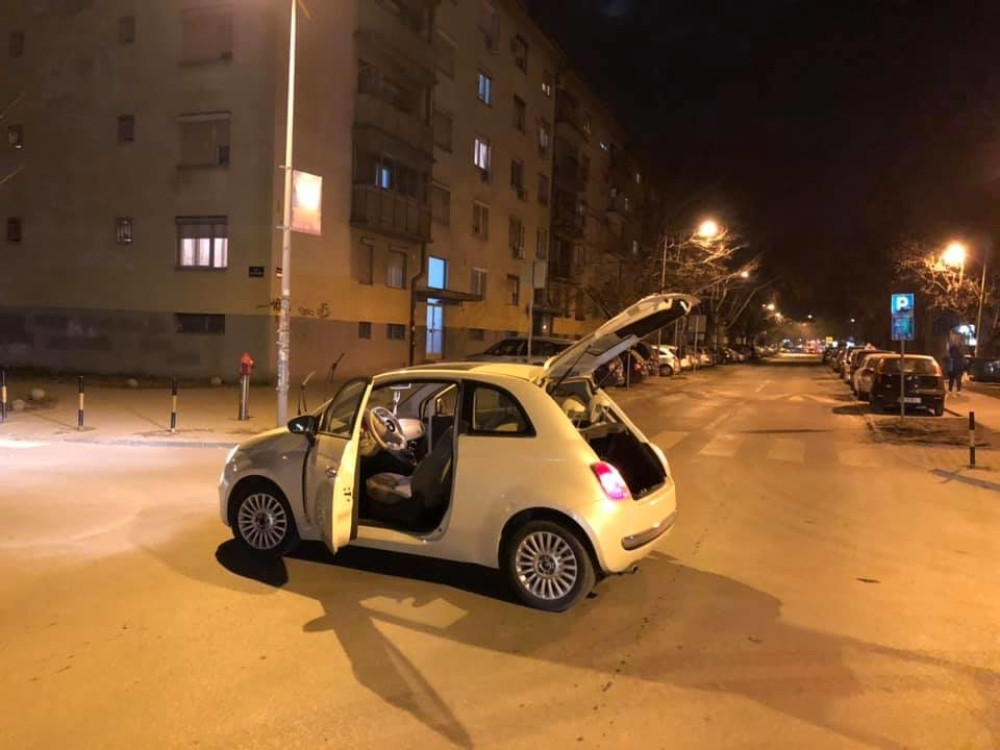 Aleksandra ostavila auto nasred ulice, otvorila vrata i ostavila ključeve, a na njemu nalepila PORUKU KOMŠIJAMA!
